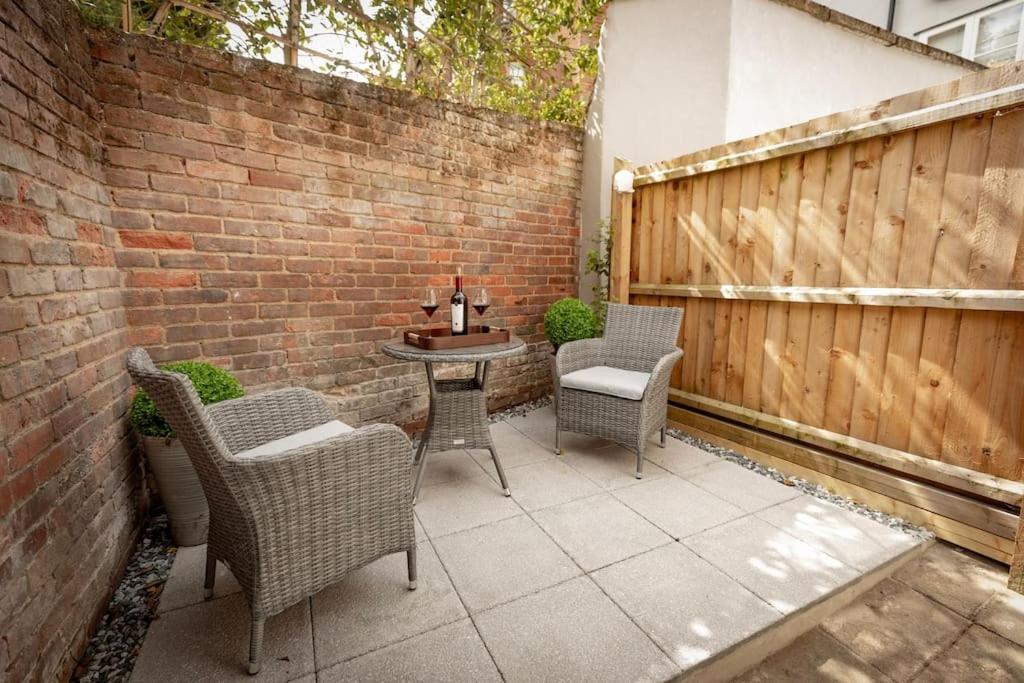Central Medieval Grid Unique Home With Gated Parking Bury St. Edmunds Exterior foto