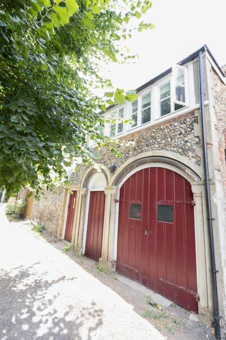 Central Medieval Grid Unique Home With Gated Parking Bury St. Edmunds Exterior foto
